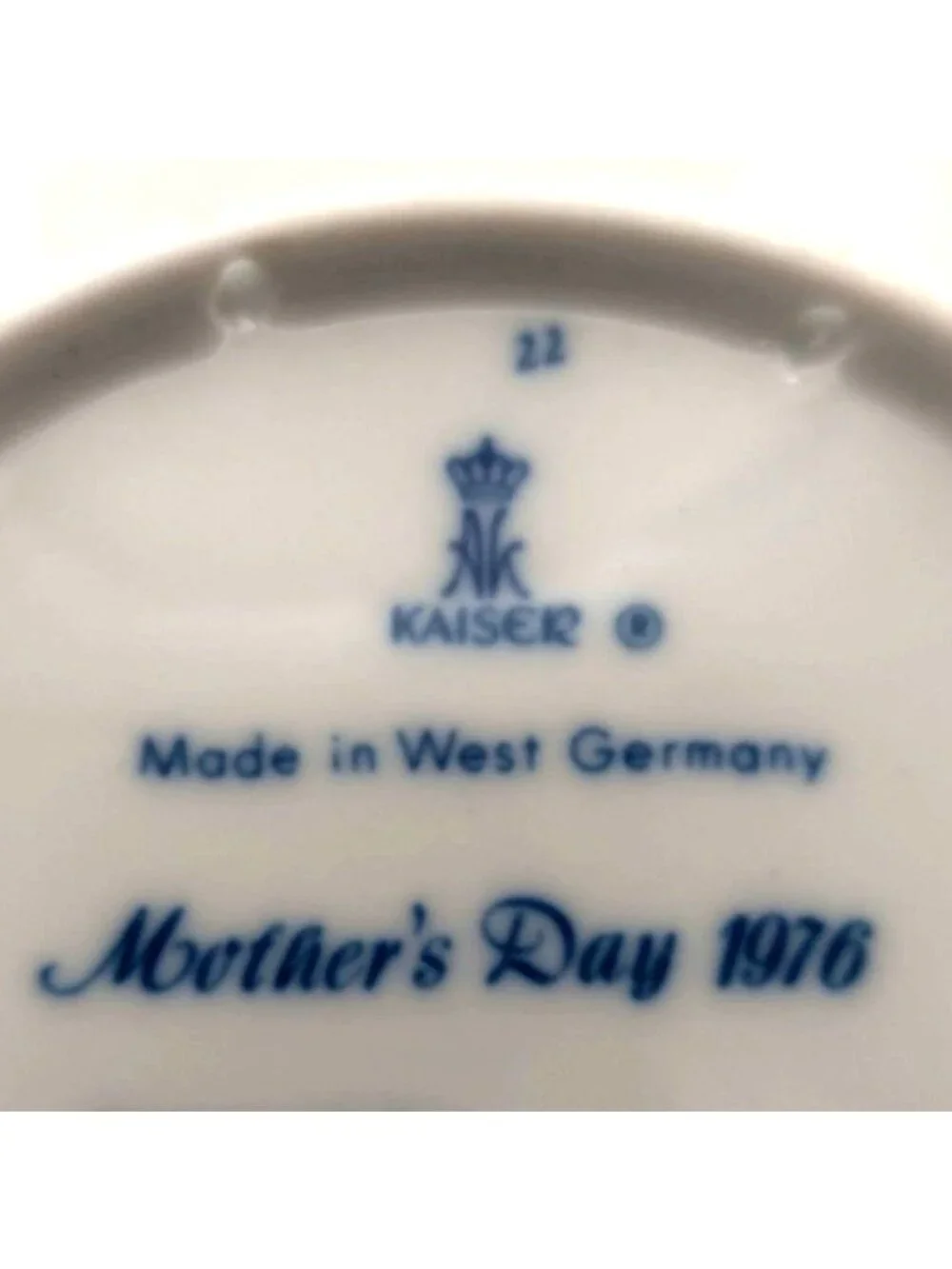 Kaiser Porcelain Mothers Day Plate 1976 Swan & Cygnets 6th Issue West Germany